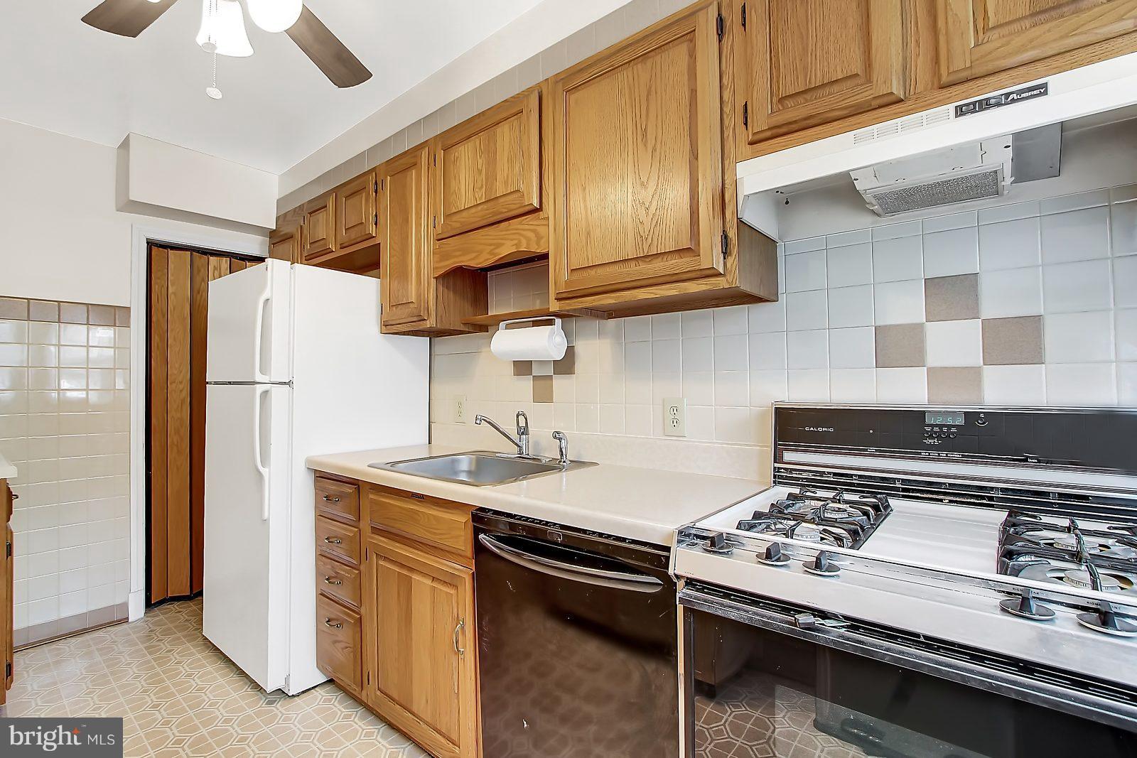 8658 Rock Oak Road Baltimore, MD 21234 - Photo 8 of 25 Kitchen