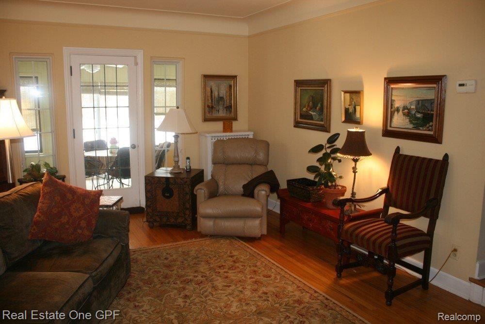 4631 Audubon Road Detroit, MI 48224 - Photo 4 of 17 4 Living room.jpg