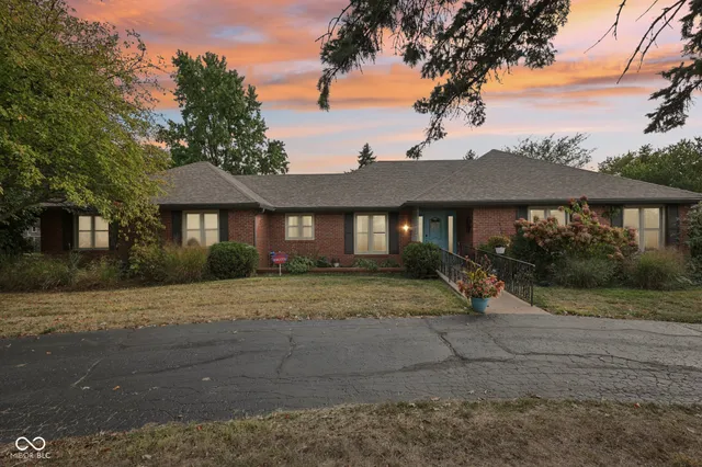 $380,000 | 135 Westmoor Drive, Lebanon, IN 46052