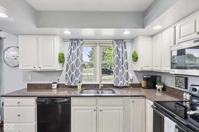 $380,000 | 135 Westmoor Drive, Lebanon, IN 46052