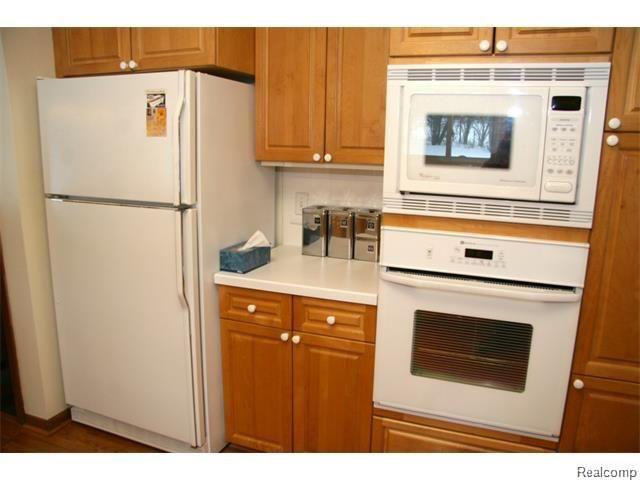 64 East Maryknoll Road Rochester Hills, MI 48309 - Photo 2 of 28