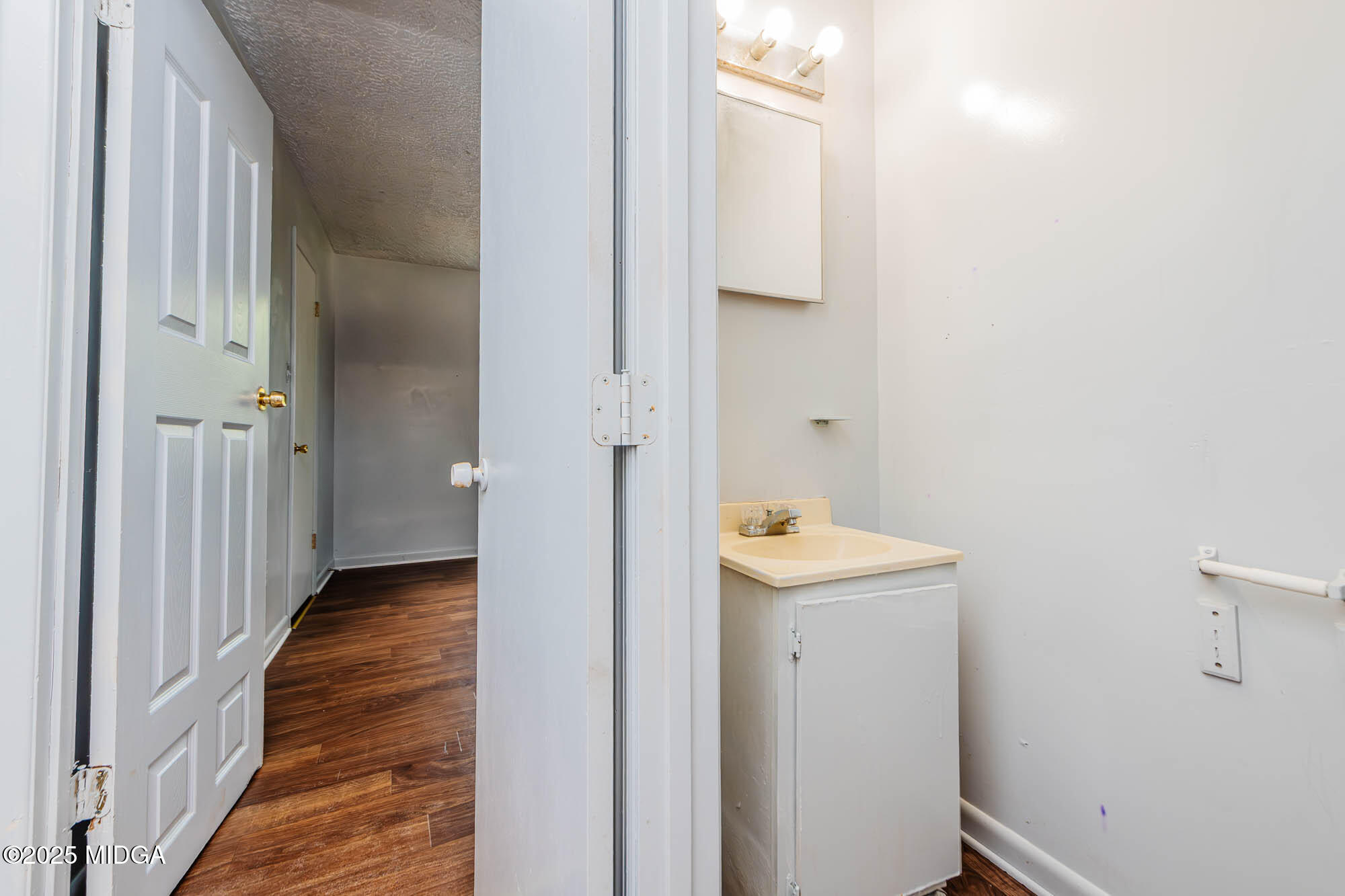 125 Suzanne Drive Warner Robins, GA 31093 - Photo 38 of 50 a view of a bathroom from a hallway