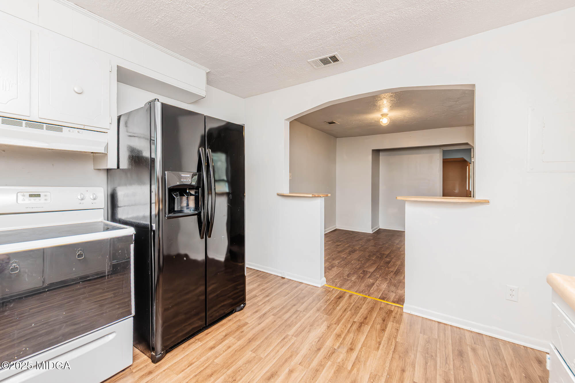 125 Suzanne Drive Warner Robins, GA 31093 - Photo 9 of 50 a kitchen with a refrigerator and a stove top oven