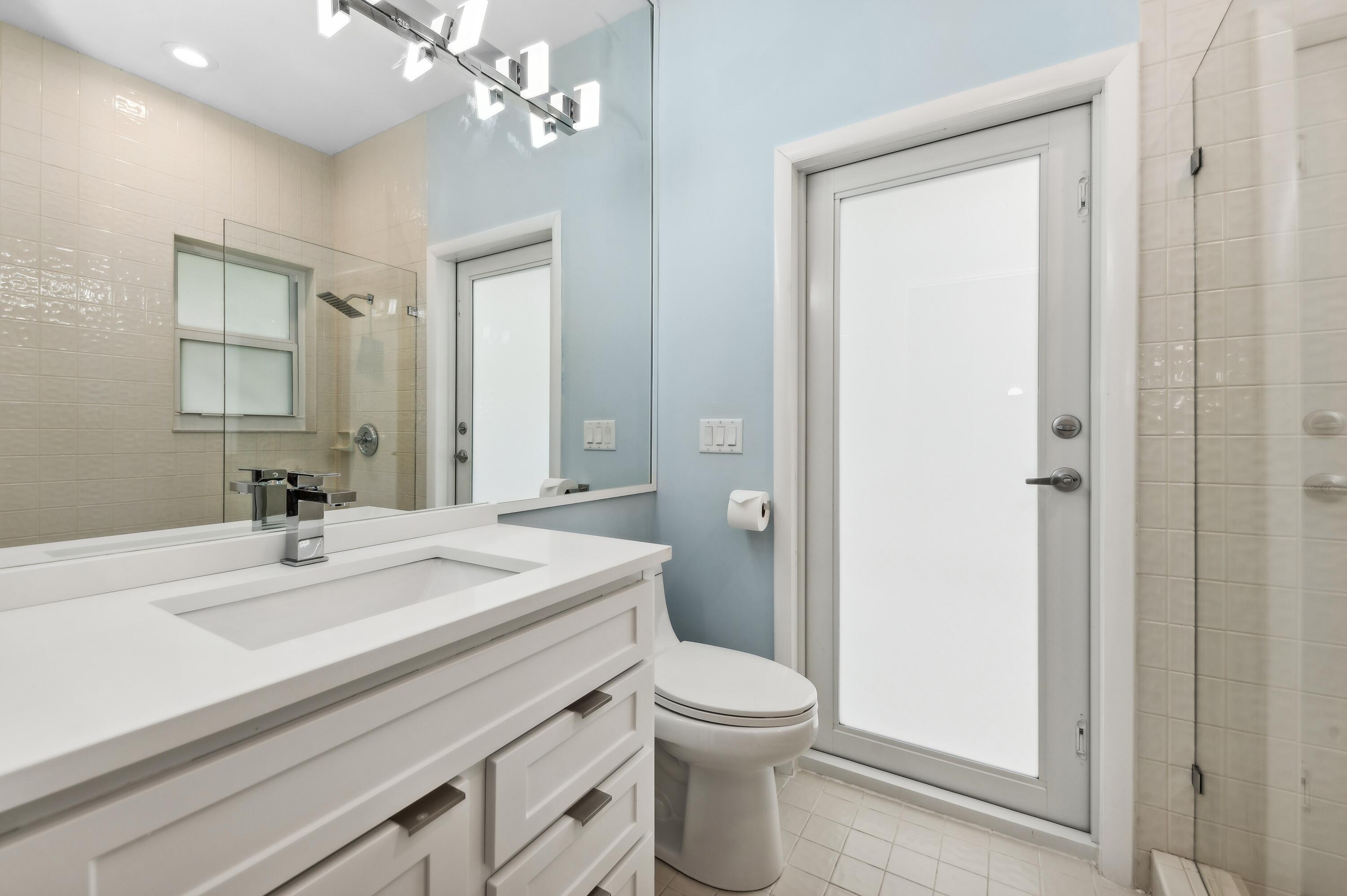 17296 Northway Circle Boca Raton, FL 33496 - Photo 16 of 20 19_17296-Northway-Circle_2nd-Bathroom_Pr