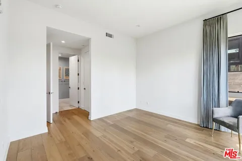 $7,500 | 1041 North Spaulding Avenue, Unit 203, Los Angeles, CA 90046