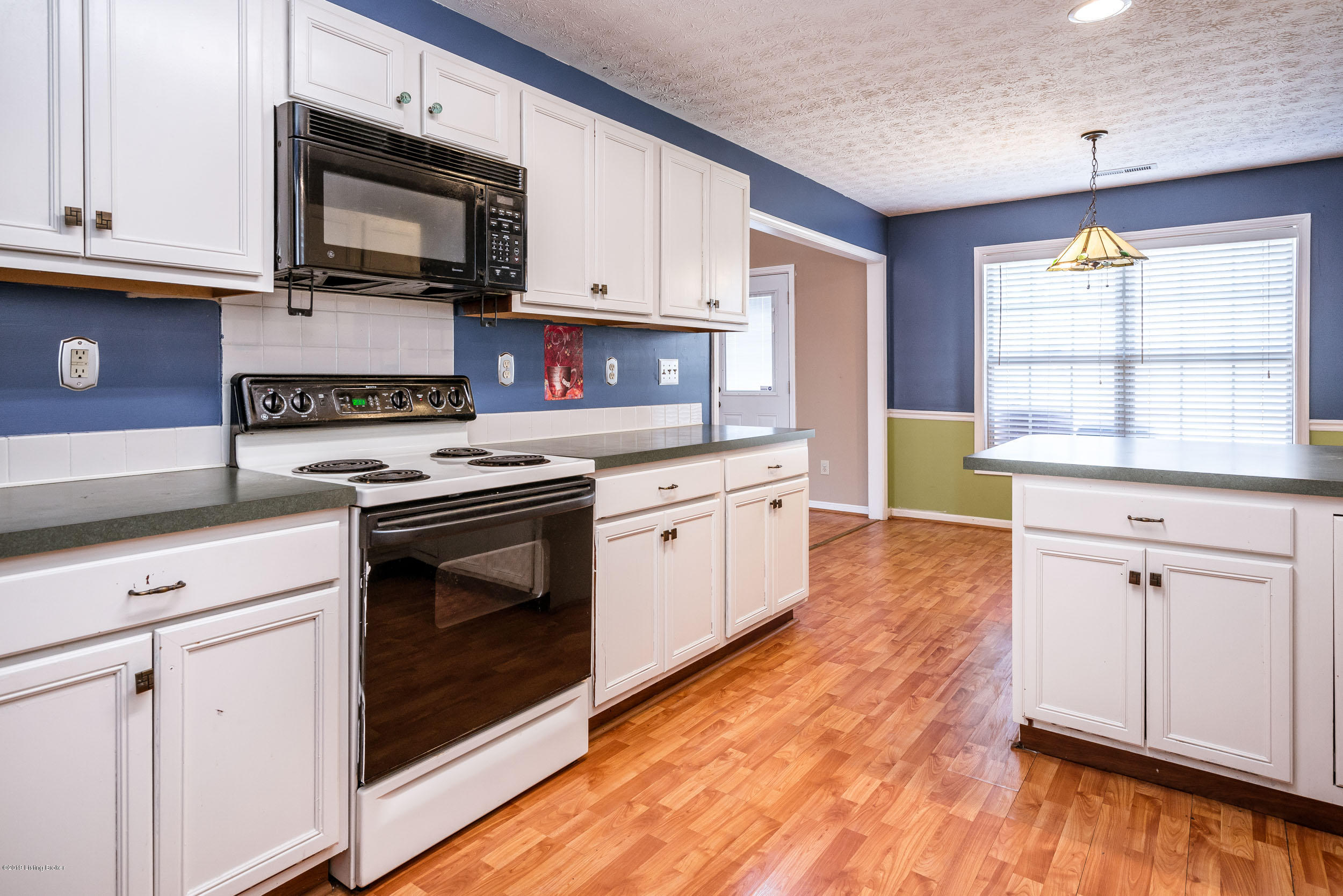 7215 Quindero Run Road Louisville, KY 40228 - Photo 14 of 38 7215 Quindero Run Rd-23
