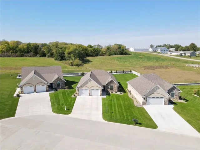 $489,900 | 2820 Tranquility Court, Maryville, MO 64468
