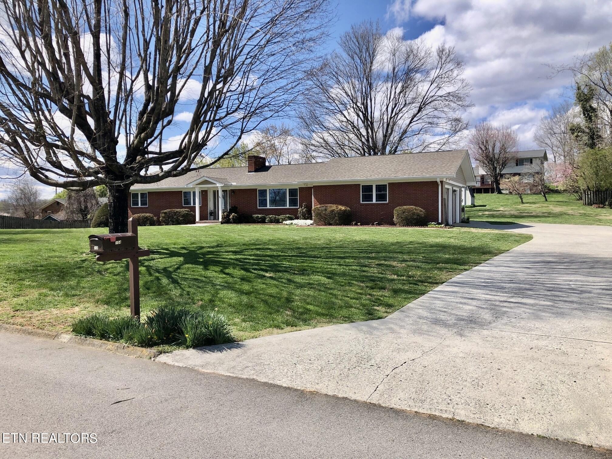 104 Timbercrest Drive Clinton, TN 37716 - Photo 3 of 59