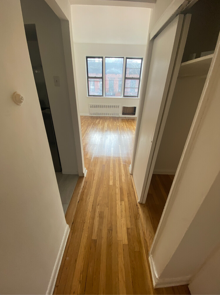 515 East 82nd Street, Unit 5A Manhattan, NY 10028 - Photo 2 of 5 a view of wooden floor