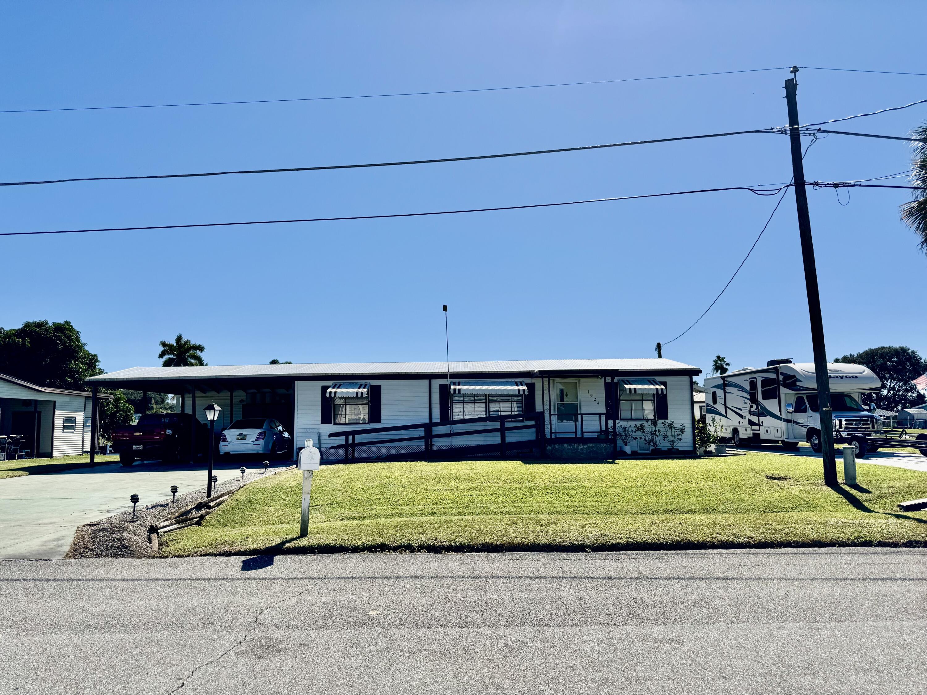 1924 Southeast 30th Street Okeechobee, FL 34974 - Photo 30 of 35 IMG_4286