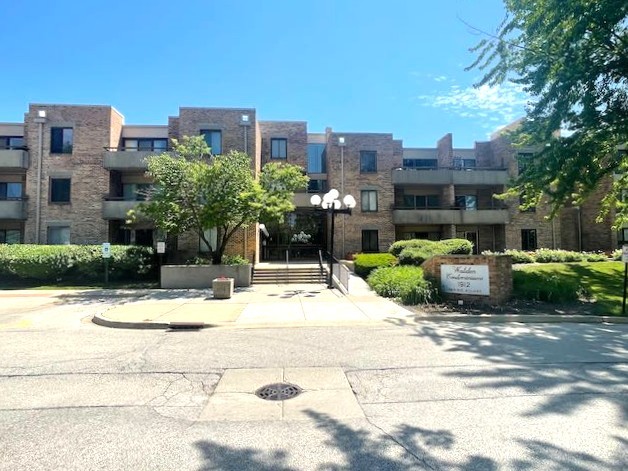 1912 Prairie Square, Unit 219 Schaumburg, IL 60173 - Photo 2 of 27