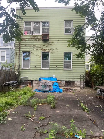 a front view of house with yard