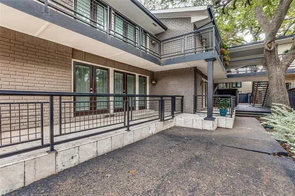 $198,000 | 10209 Regal Oaks Drive, Unit 112, Dallas, TX 75230