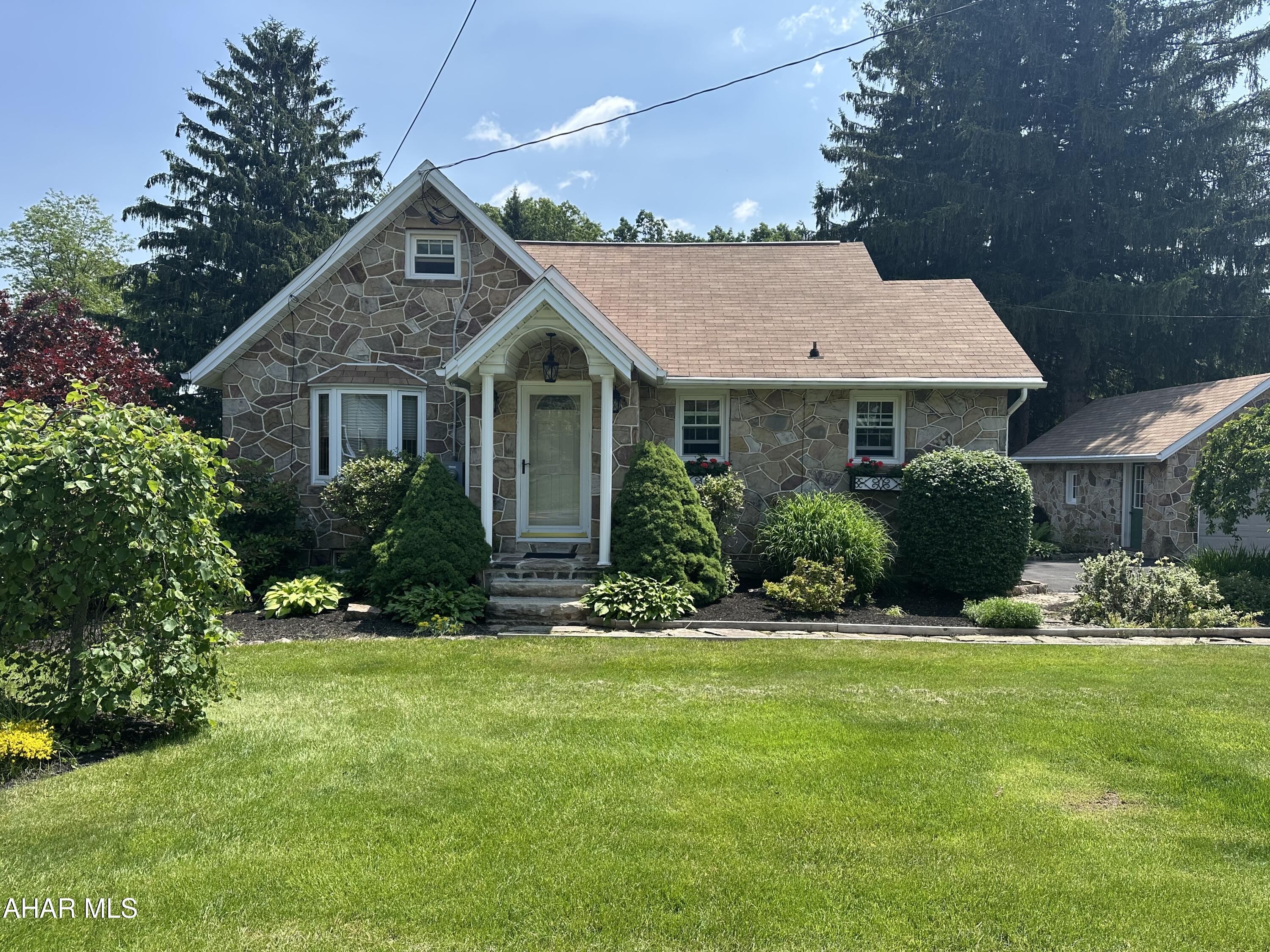 328 Avalon Road Altoona, PA 16601 - Photo 1 of 34