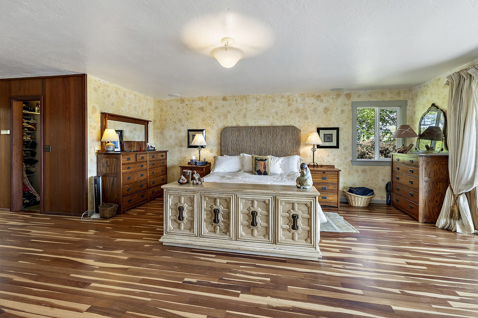 2708 Old Stage Road Central Point, OR 97502 - Photo 22 of 39 a bedroom with a bed and a chandelier