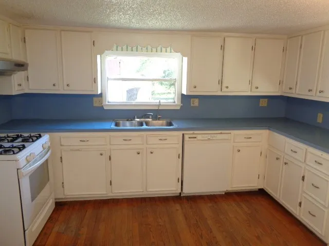 $1,195 | 7521 Old Highway 105 West, Conroe, TX 77304