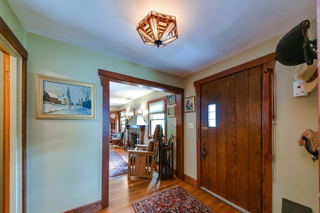 19 Francis Road Wellesley, MA 02482 - Photo 3 of 15