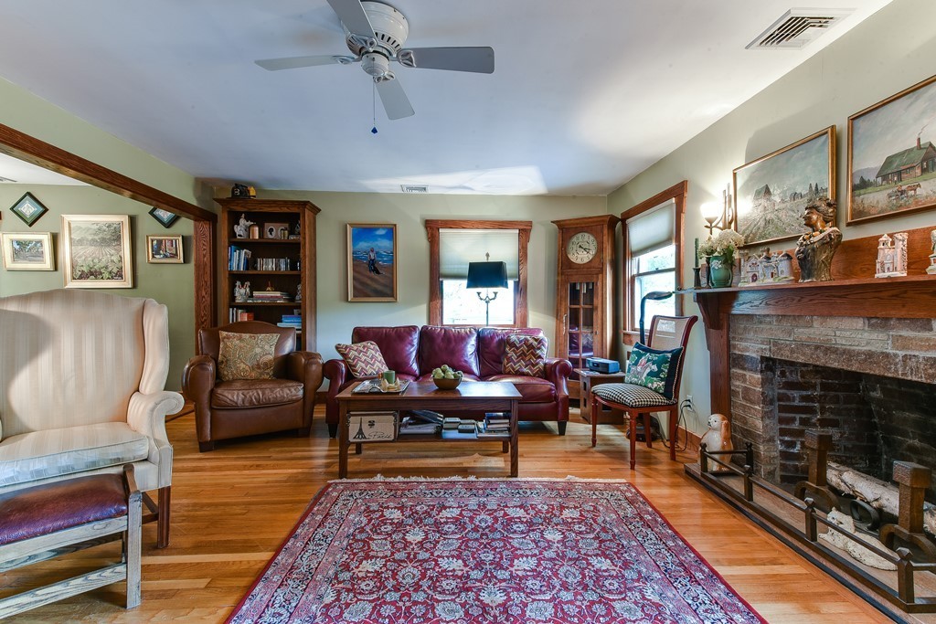 19 Francis Road Wellesley, MA 02482 - Photo 4 of 15