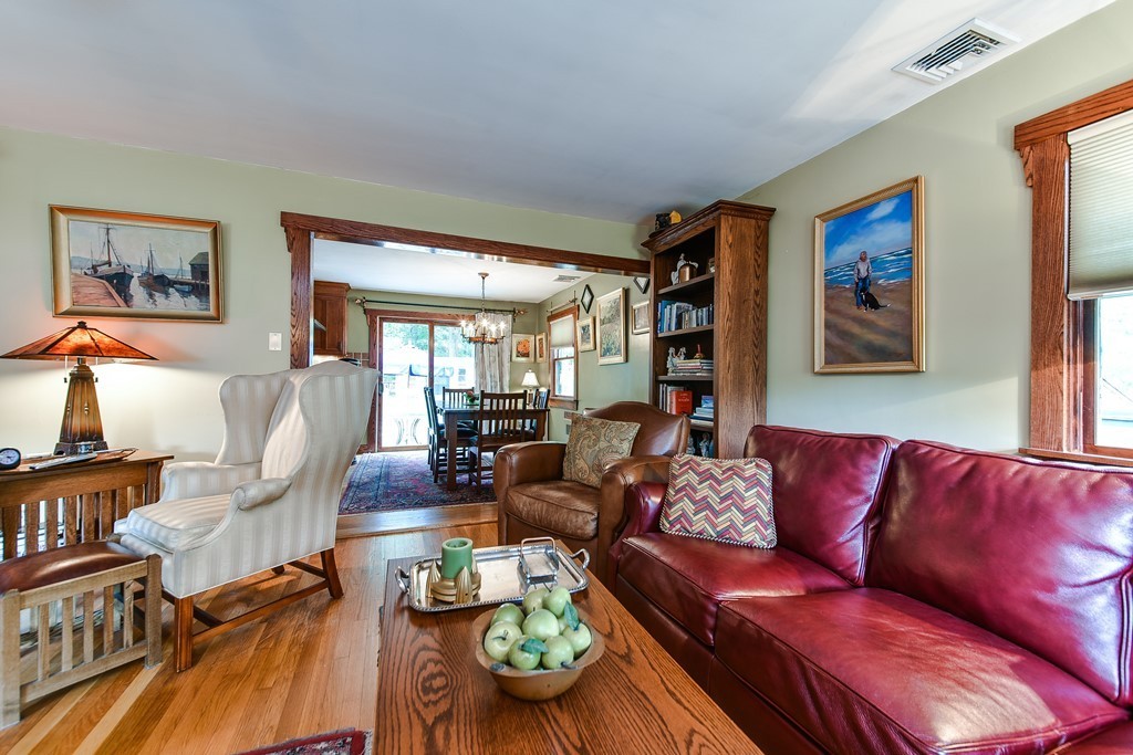 19 Francis Road Wellesley, MA 02482 - Photo 6 of 15