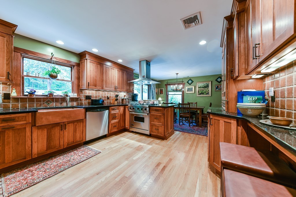 19 Francis Road Wellesley, MA 02482 - Photo 9 of 15