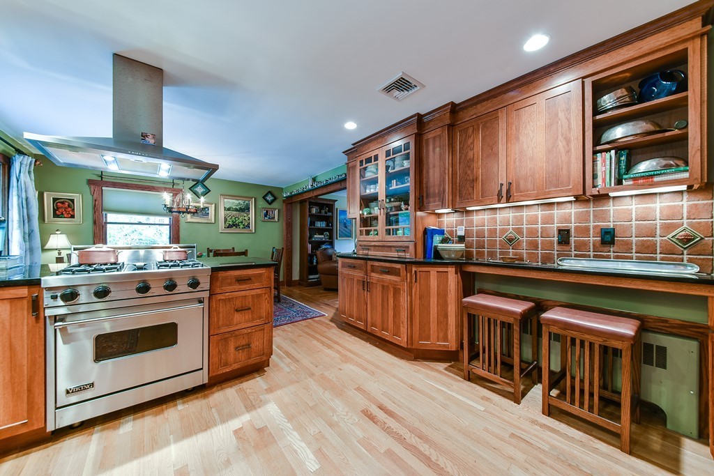 19 Francis Road Wellesley, MA 02482 - Photo 10 of 15