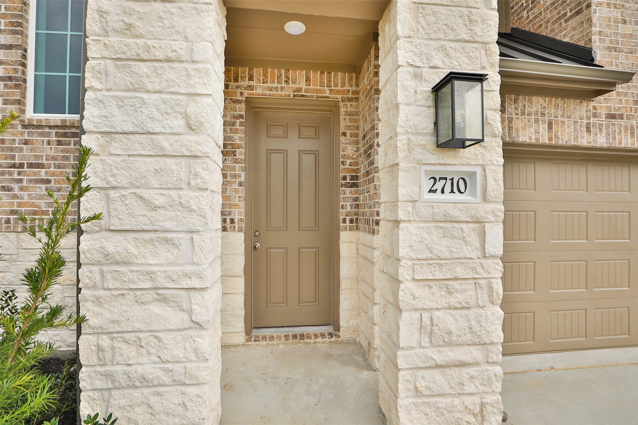 2710 Alexis Street Seabrook, TX 77586 - Photo 2 of 46 a sign on the side of a building