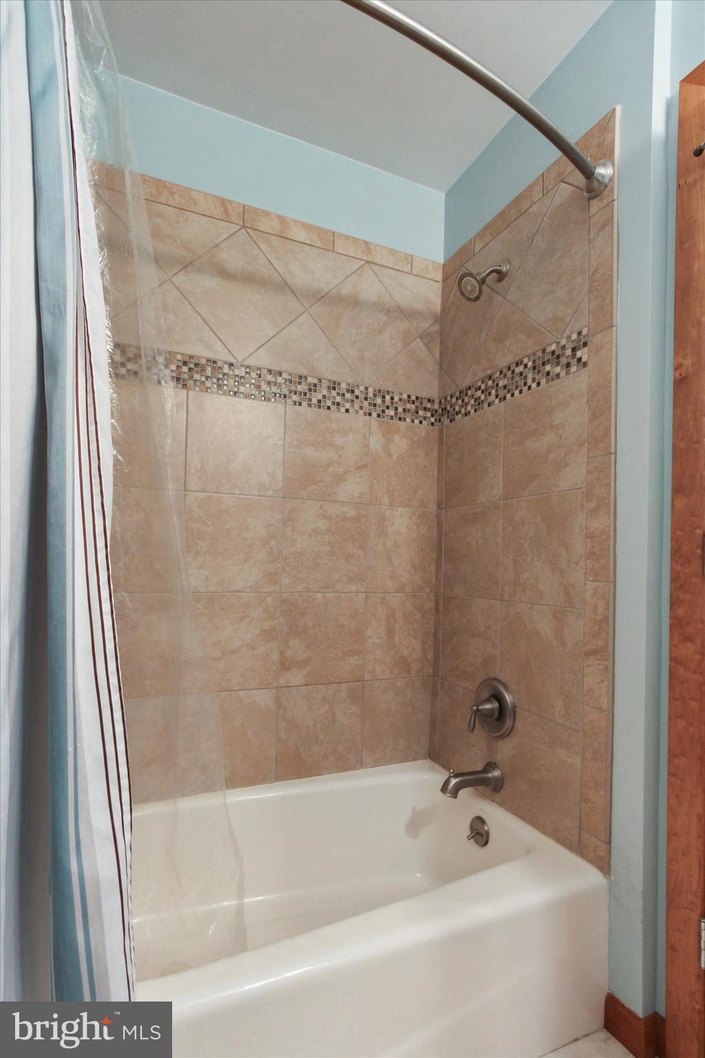 401 Campus Road Elizabethtown, PA 17022 - Photo 26 of 43 Bathroom
