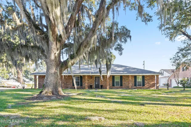 $340,000 | 408 Beth Drive, Franklin, LA 70538