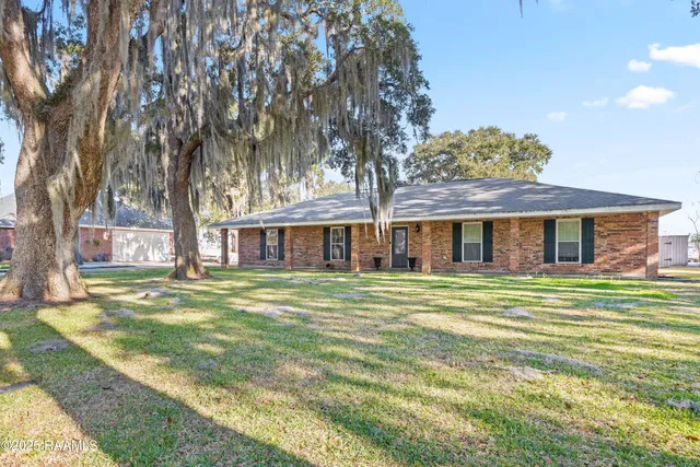 $340,000 | 408 Beth Drive, Franklin, LA 70538