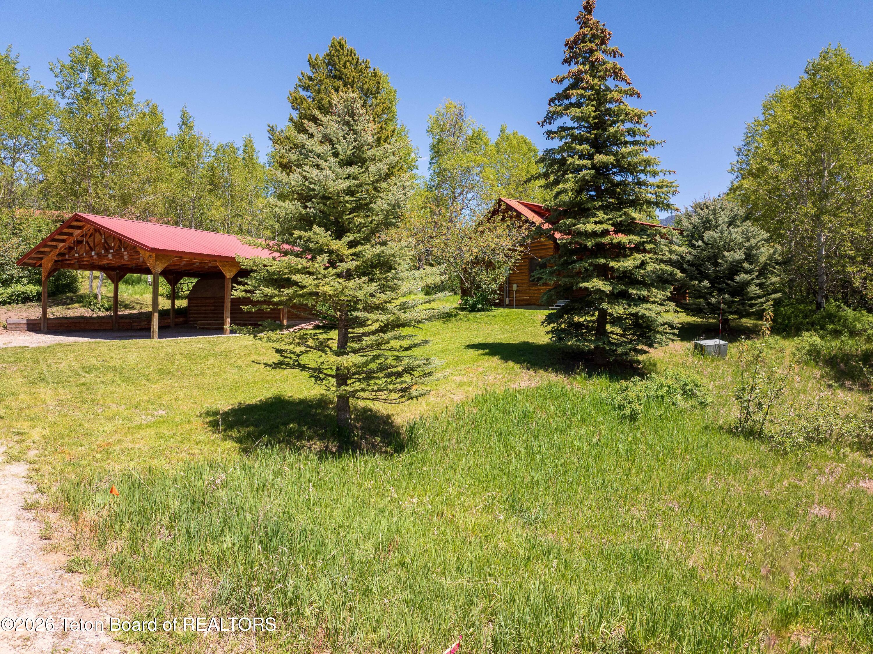 150 Chokecherry Drive Alpine, WY 83128 - Photo 10 of 53 150 Chokecherry_0372_D
