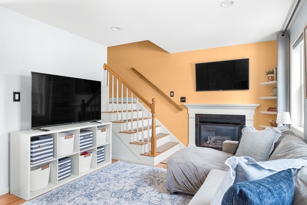 25 Gordon Road Lynn, MA 01904 - Photo 5 of 35