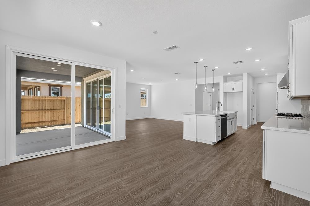 1408 Alpine Way Lincoln, CA 95648 - Photo 5 of 45 1408 Alpine ~ Ready Now