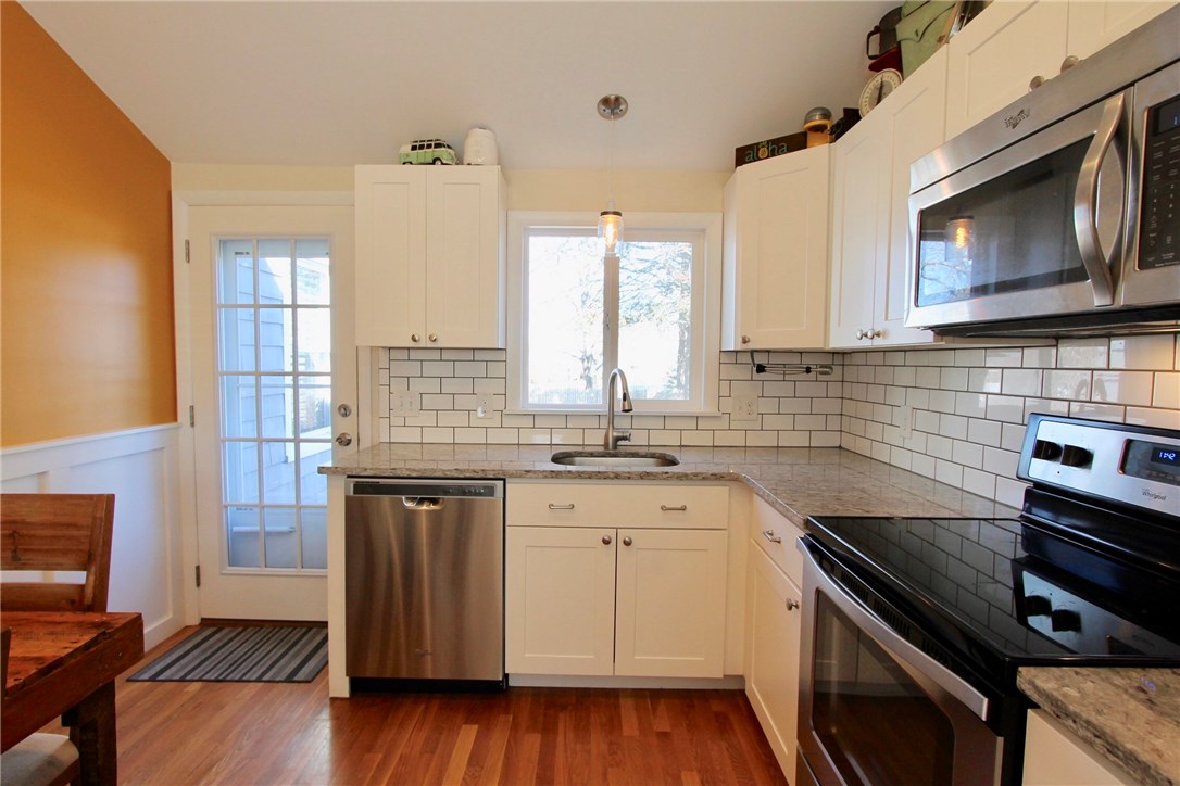 17 Phillips Avenue Middletown, RI 02842 - Photo 16 of 39