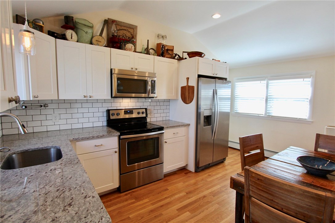 17 Phillips Avenue Middletown, RI 02842 - Photo 17 of 39