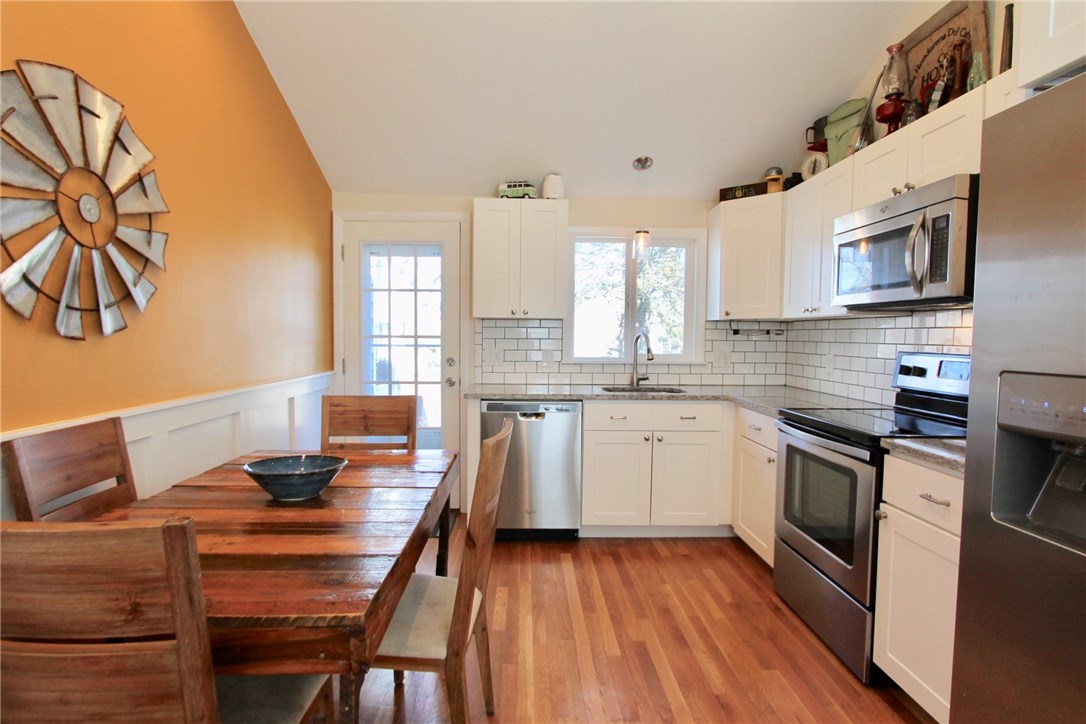 17 Phillips Avenue Middletown, RI 02842 - Photo 19 of 39