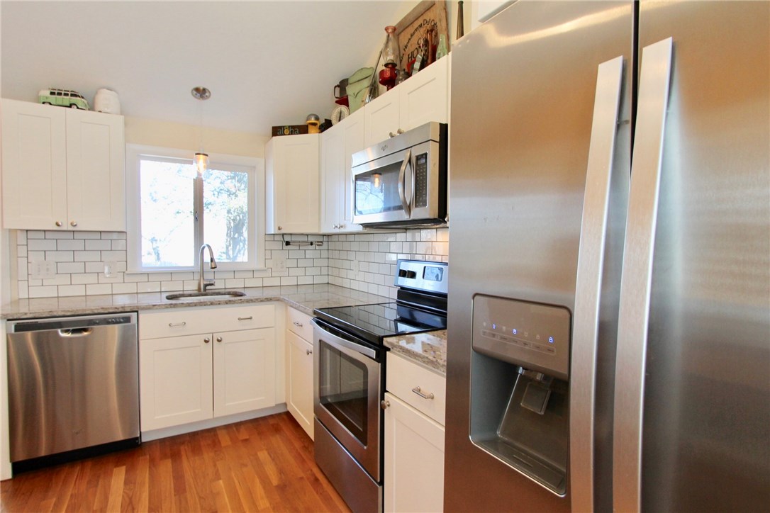 17 Phillips Avenue Middletown, RI 02842 - Photo 20 of 39