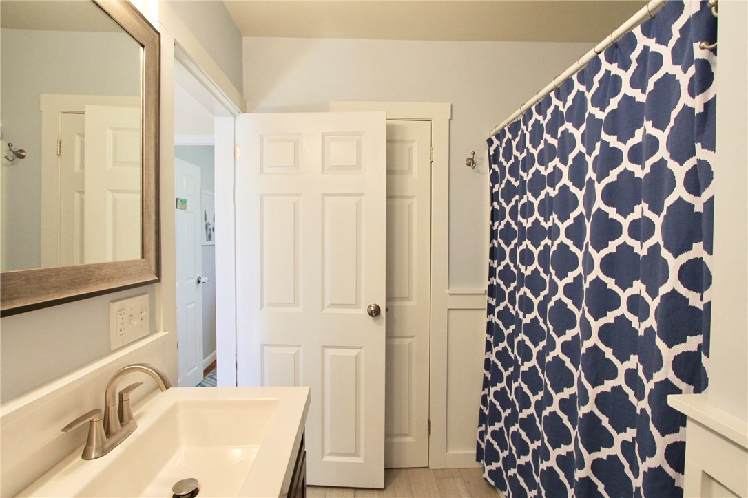 17 Phillips Avenue Middletown, RI 02842 - Photo 22 of 39