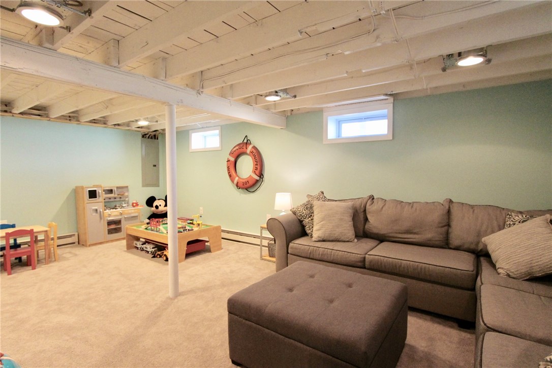 17 Phillips Avenue Middletown, RI 02842 - Photo 34 of 39