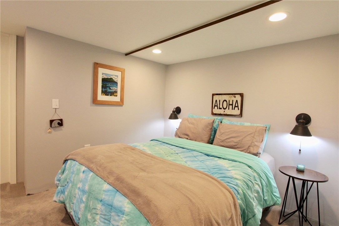 17 Phillips Avenue Middletown, RI 02842 - Photo 36 of 39