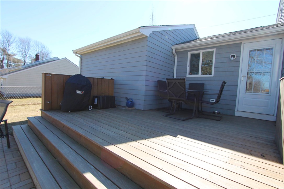 17 Phillips Avenue Middletown, RI 02842 - Photo 37 of 39