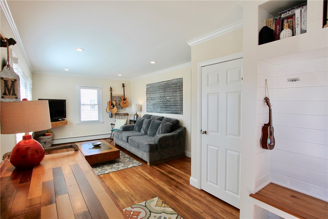 17 Phillips Avenue Middletown, RI 02842 - Photo 4 of 39