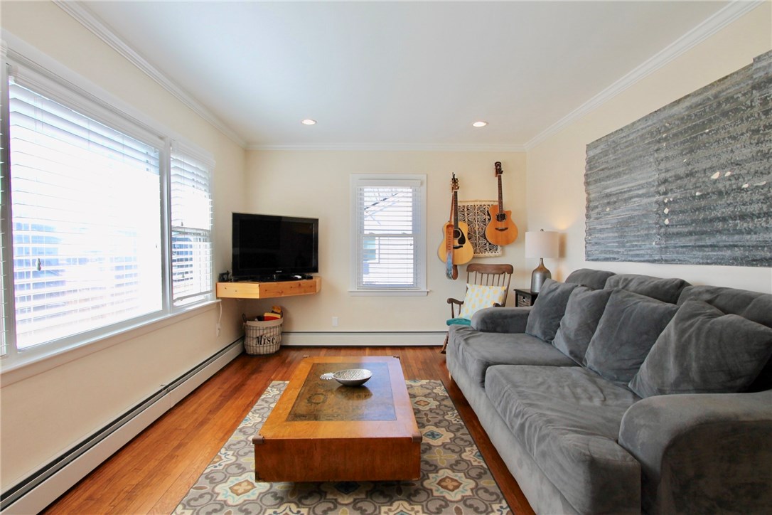 17 Phillips Avenue Middletown, RI 02842 - Photo 5 of 39