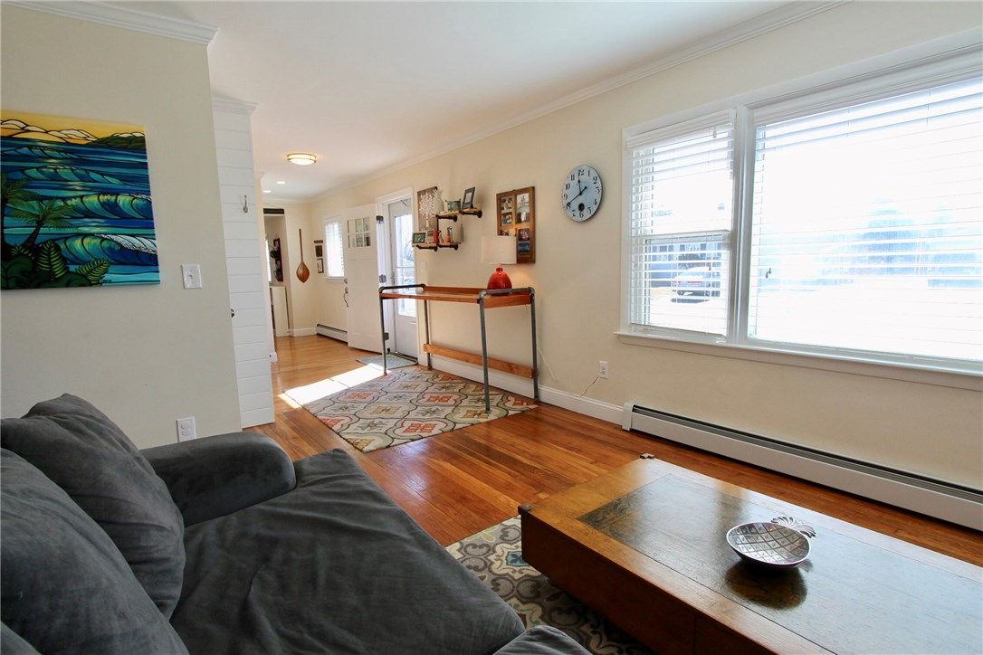 17 Phillips Avenue Middletown, RI 02842 - Photo 8 of 39