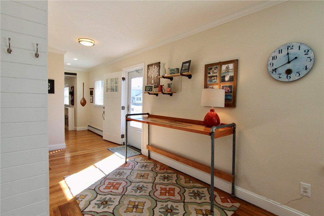 17 Phillips Avenue Middletown, RI 02842 - Photo 9 of 39