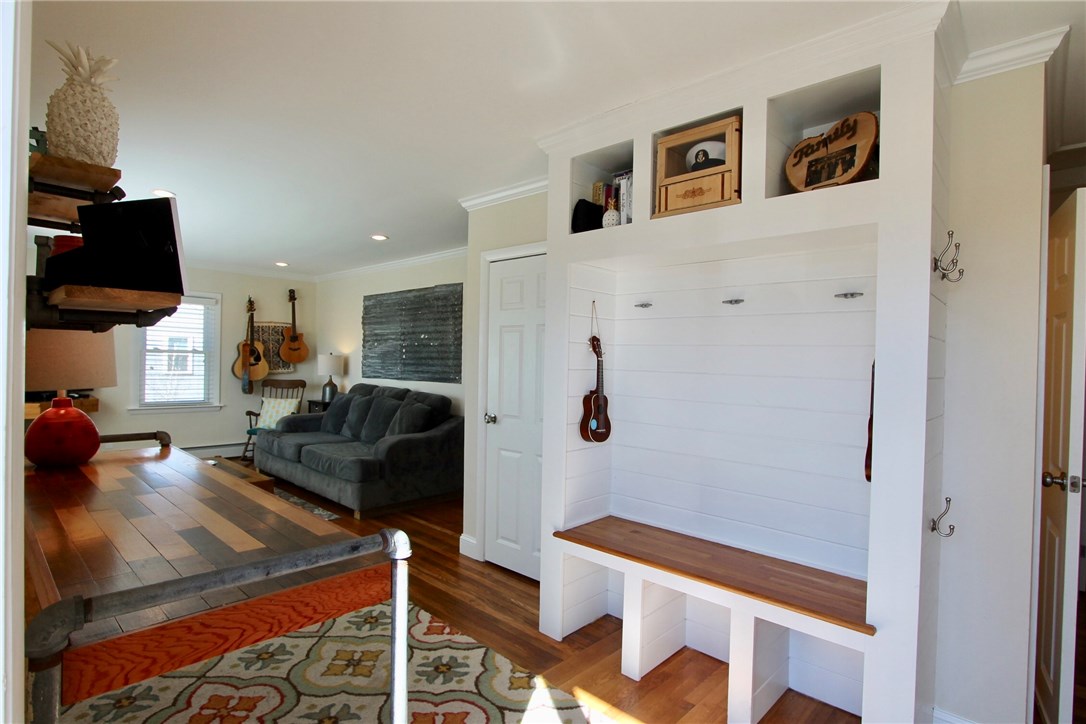 17 Phillips Avenue Middletown, RI 02842 - Photo 10 of 39