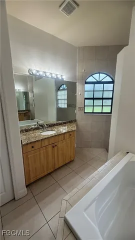 $2,400 | 616 Columbus Avenue, Lehigh Acres, FL 33972