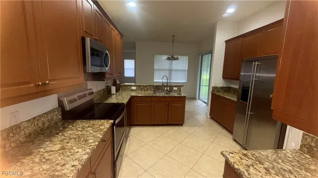 $2,400 | 616 Columbus Avenue, Lehigh Acres, FL 33972