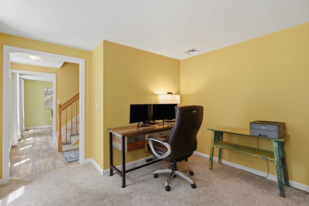 115 Hunter Road Uxbridge, MA 01569 - Photo 17 of 38