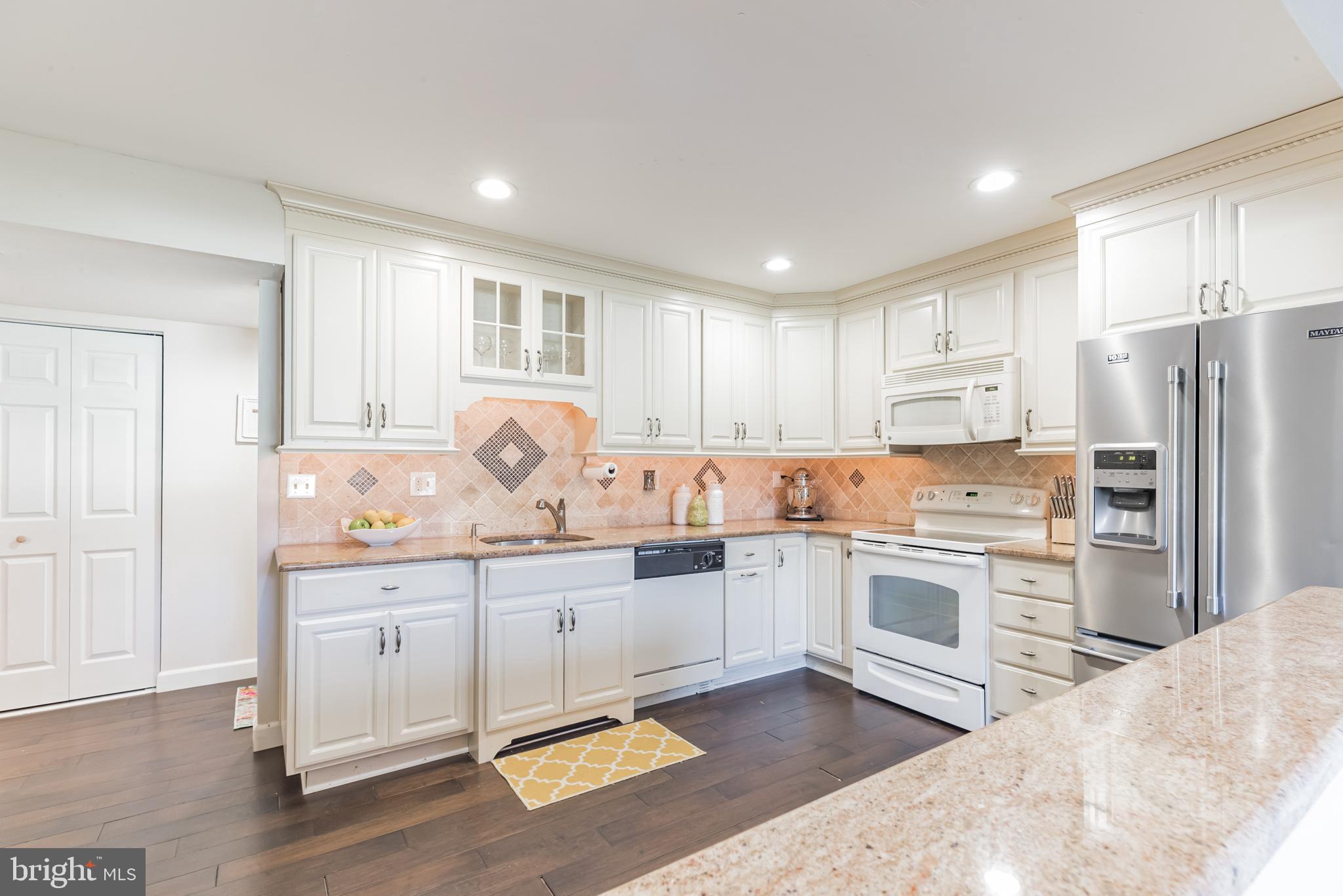 403 Raintree Lane Malvern, PA 19355 - Photo 4 of 25 Stone Backsplash