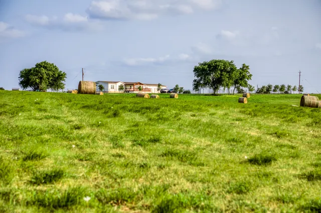 $1,250,000 | 3575 County Road 271, Moulton, TX 77975
